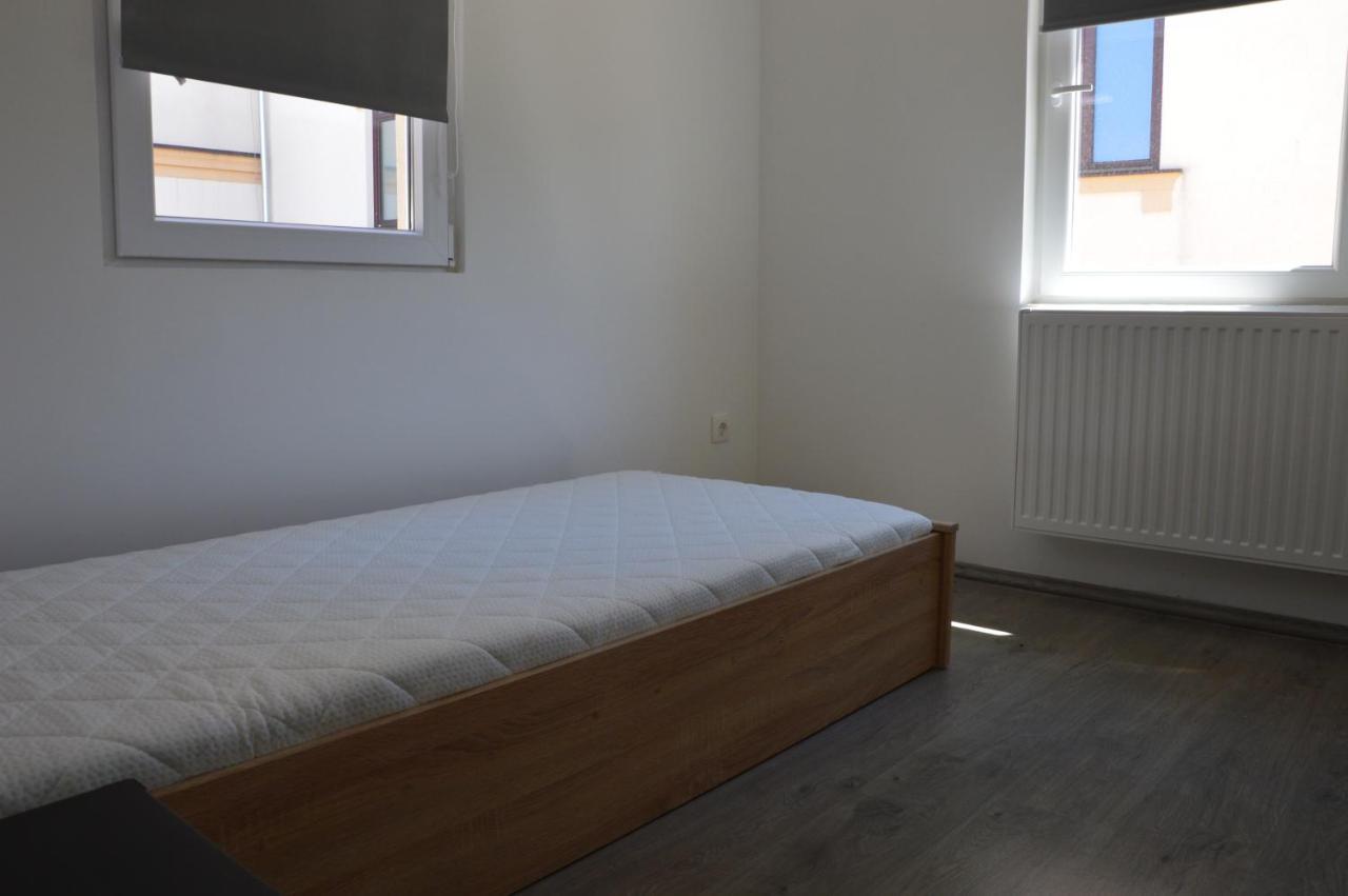 Quiet Residential Area B Taplan - 2 Bedroom And Living Room Apartment Szombathely Bagian luar foto